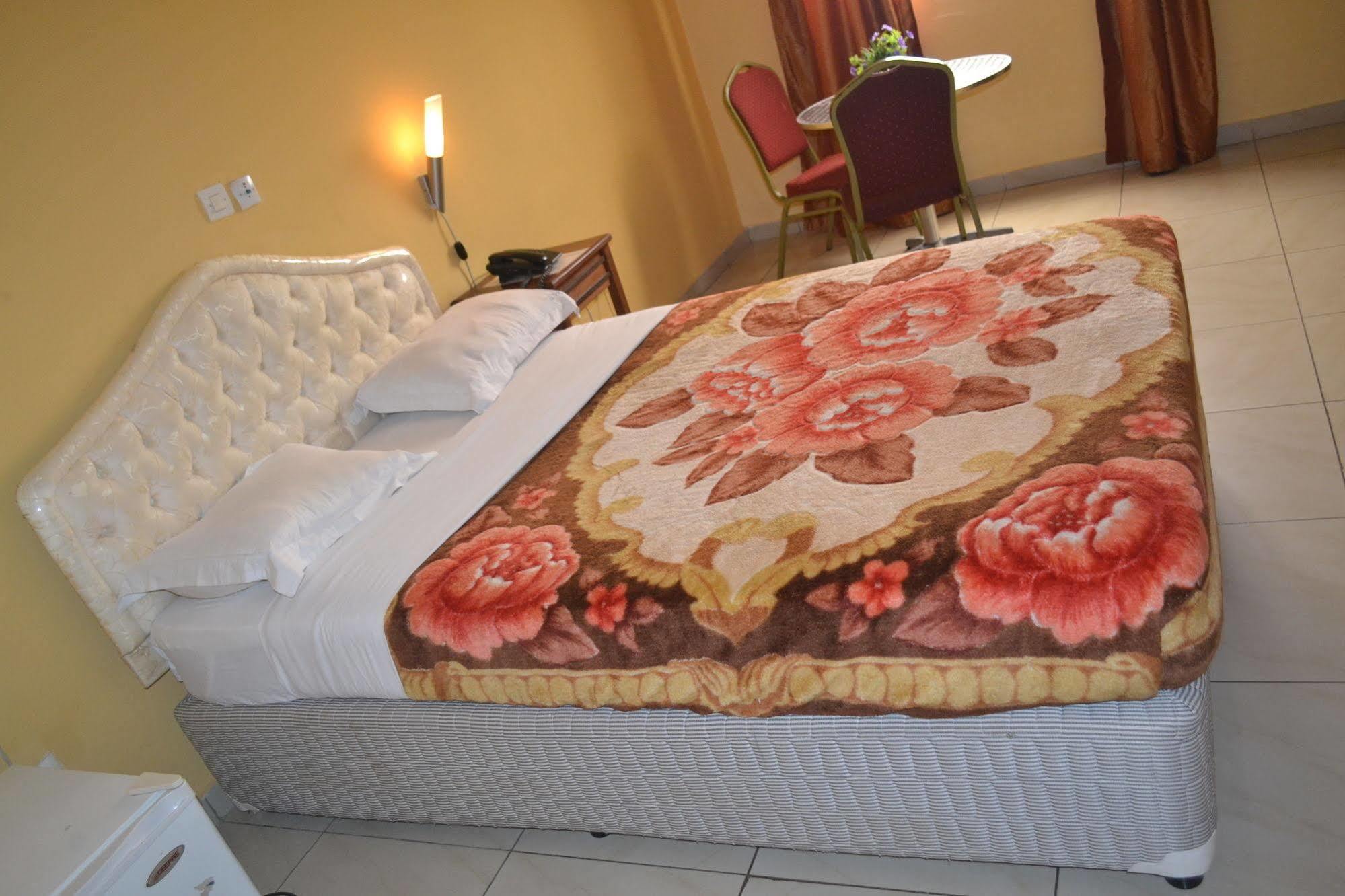 דואלה Denver Plaza Hotel מראה חיצוני תמונה